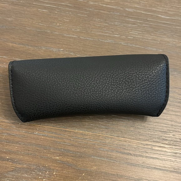 Ray Ban sunglasses/glasses case and cleaning cloth - Picture 4 of 5